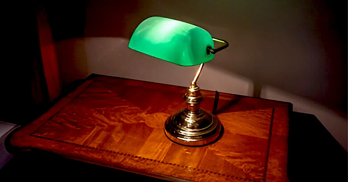 Read more about the article Why Bankers Lamps Are Still Popular? A Complete Guide